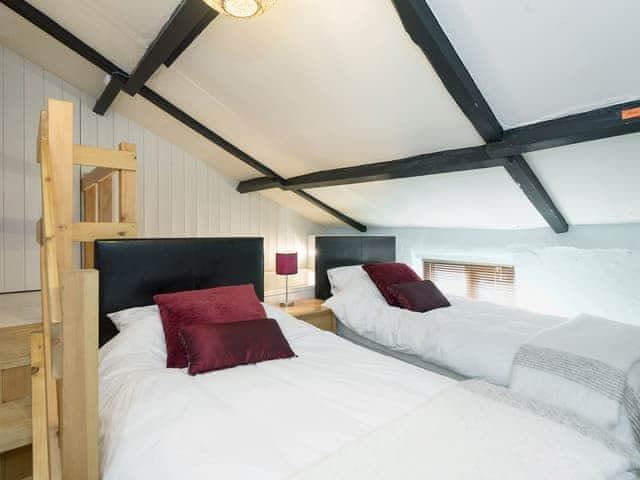 Charming twin bedroom with beams | Horseshoes House, Saham Toney, near Thetford