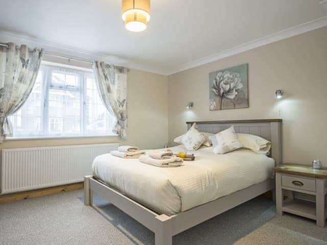 Stylishly furnished double bedroom with kingsize bed | Bailey&rsquo;s Retreat, Bardney, near Lincoln