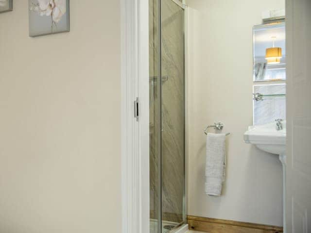 En-suite with shower cubicle | Bailey&rsquo;s Retreat, Bardney, near Lincoln