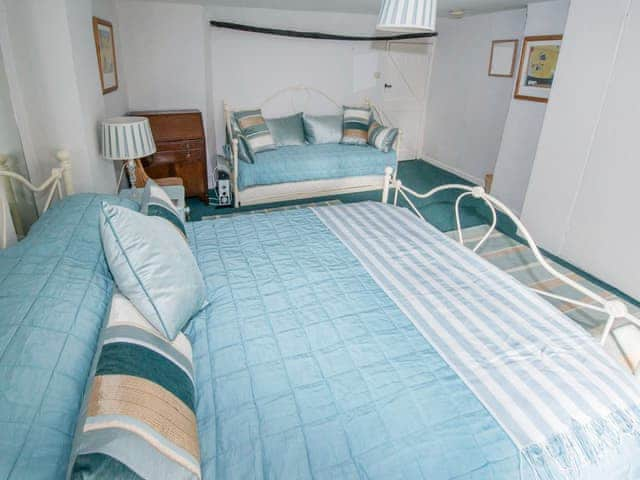 Spacious double bedroom | Buttercup Cottage - Blakeney Quayside Cottages, Blakeney, near Holt