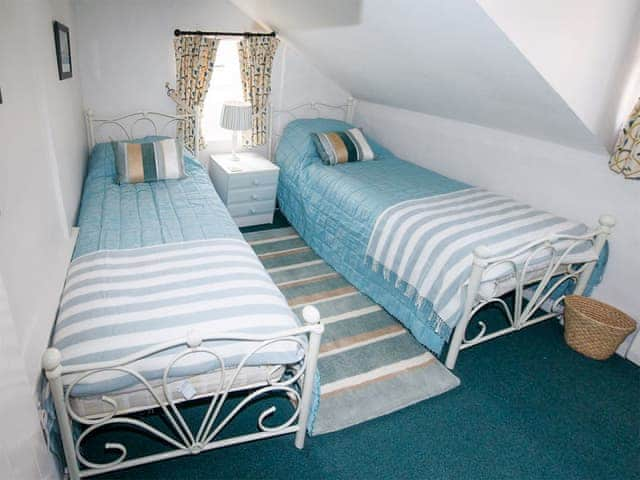 Cosy tiwn bedroom | Buttercup Cottage - Blakeney Quayside Cottages, Blakeney, near Holt