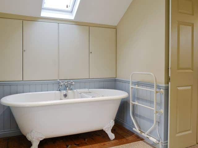 En-suite bathroom with free-standing bath and shower cubicle | Brasscam, Seatoller