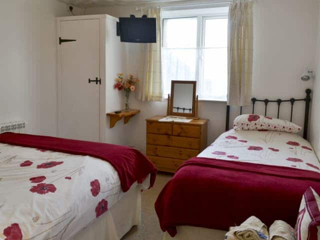 Family bedroom with double and singel beds | Barn Cottage - Quinceborough Farm, Widemouth Bay, near Bude