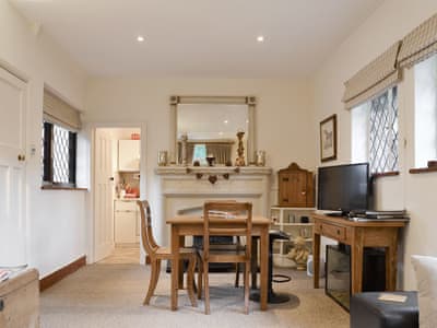 Attractive dining area | Highmoor Park Cottage, Highmoor, near Henley-on-Thames