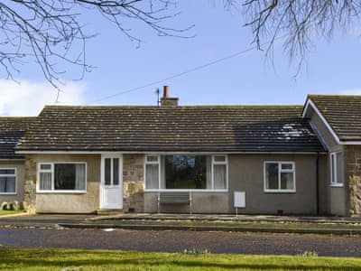 Delightful bungalow | Bickertons Field, Newton by the Sea