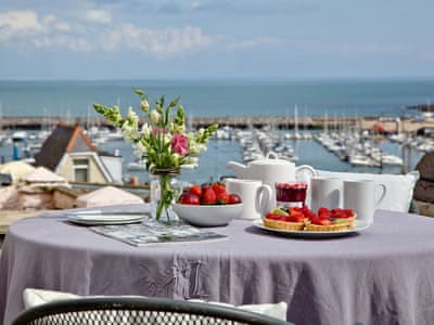 Pretty little patio with harbour views | Fishlegs, Brixham