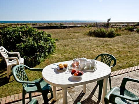 Sitting-out-area with beautiful sea views | Steps From The Shore, Hayling Island