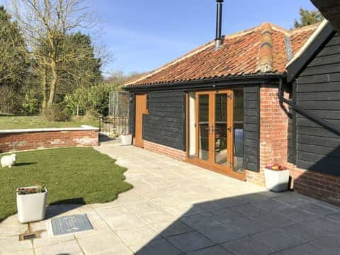 Beautifully restored barn  | Chick Hatch Barn, Carlton, near Saxmundham