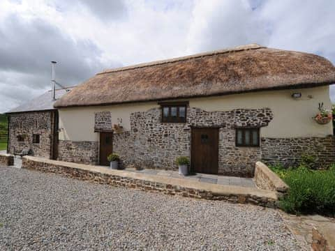 Superb 18th-century thatched barn conversion | Mole Hall, Torrington