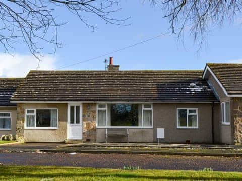 Delightful bungalow  | Bickertons Field, Newton by the Sea