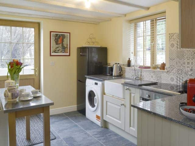 Fully appointed kitchen | The Old Sawmill @ Sunnyside, Trevelmond, near Liskeard