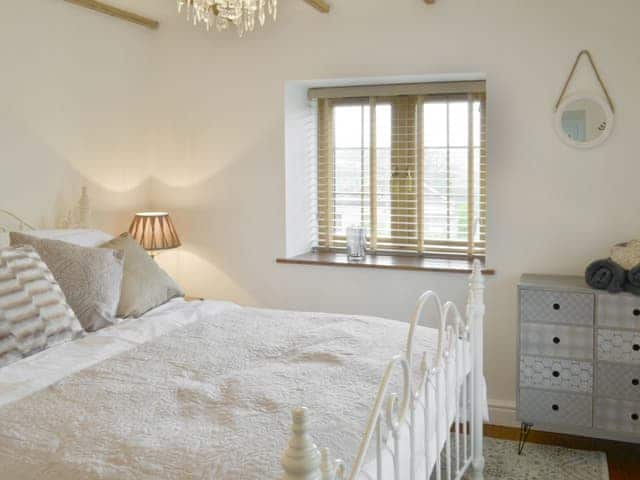 Light and airy double bedroom | The Old Sawmill @ Sunnyside, Trevelmond, near Liskeard