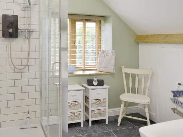 Good-sized shower room | The Old Sawmill @ Sunnyside, Trevelmond, near Liskeard