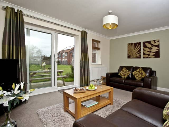 Living room | Bramble Cottage - Lakeview Holiday Cottages, Bridgwater