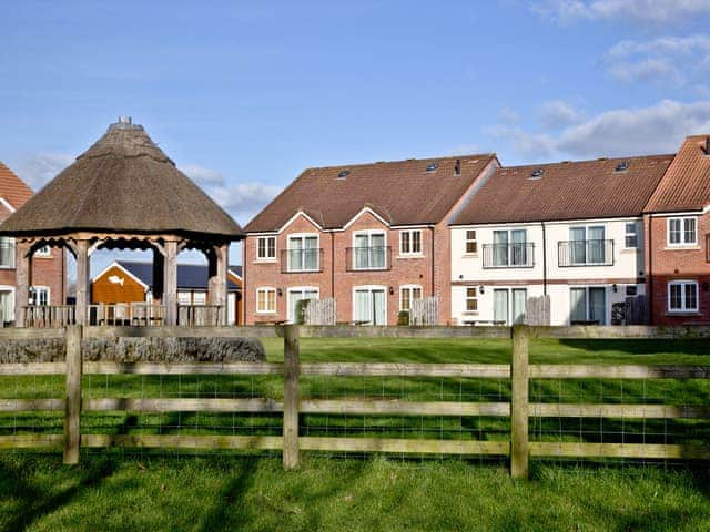 Exterior | Cornflower Cottage - Lakeview Holiday Cottages, Bridgwater