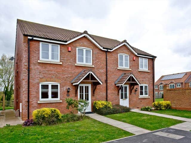 Exterior | Swallowtail Cottage - Lakeview Holiday Cottages, Bridgwater