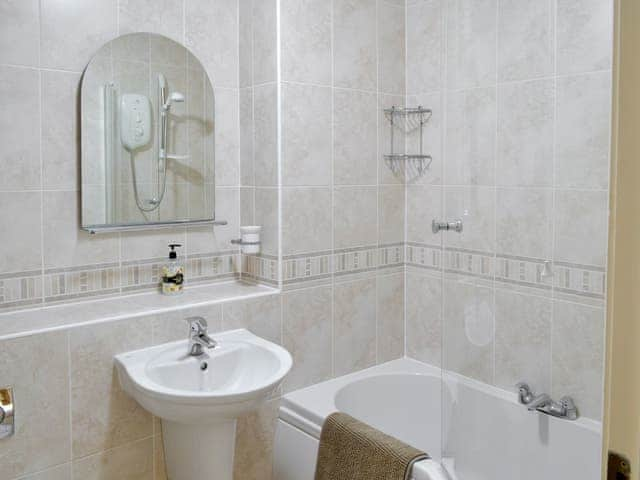 Bathroom with shower over bath | High Views, Keswick