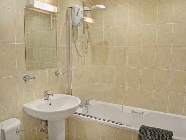 Well presented bathroom | Sandy View, Beadnell, near Alnwick