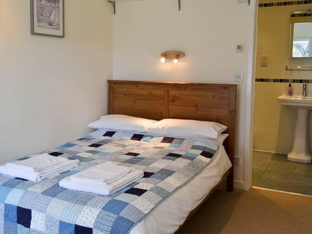 Double bedroom with en-suite | Bickertons Field, Newton by the Sea