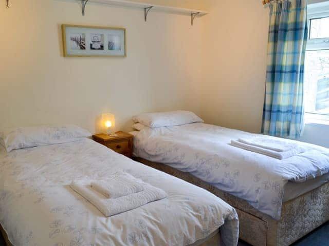 Twin bedroom | Bickertons Field, Newton by the Sea