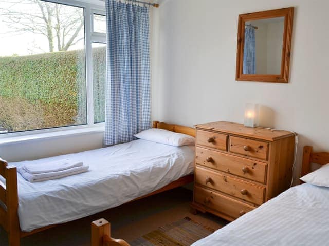 Twin bedroom | Bickertons Field, Newton by the Sea