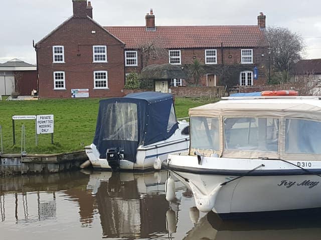 Riverside in the Norfolk Broads | Delphinium Cottage - Blakeney Quayside Cottages, Blakeney, near Holt