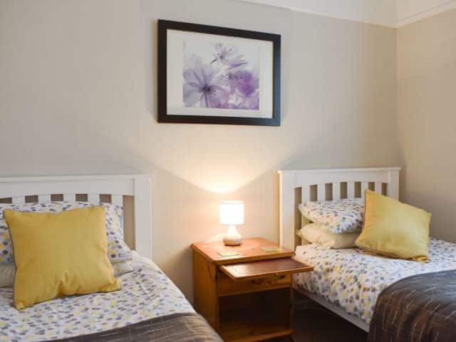Cosy twin bedroom | Oak Lodge, Bournemouth