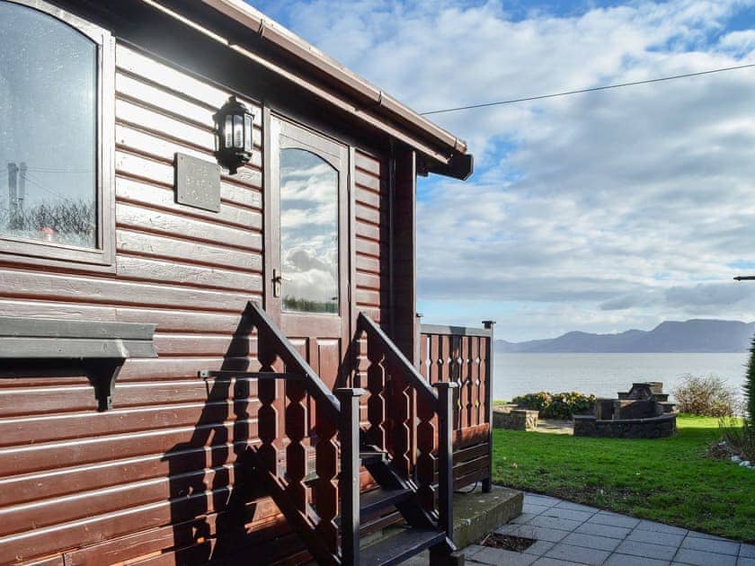 Delightful lodge-style holiday cottage with impressive sea views | Ty Glan Mor (The Beach House) - Water&rsquo;s Edge Cottages, Llanfaes, Beaumaris, Anglesey