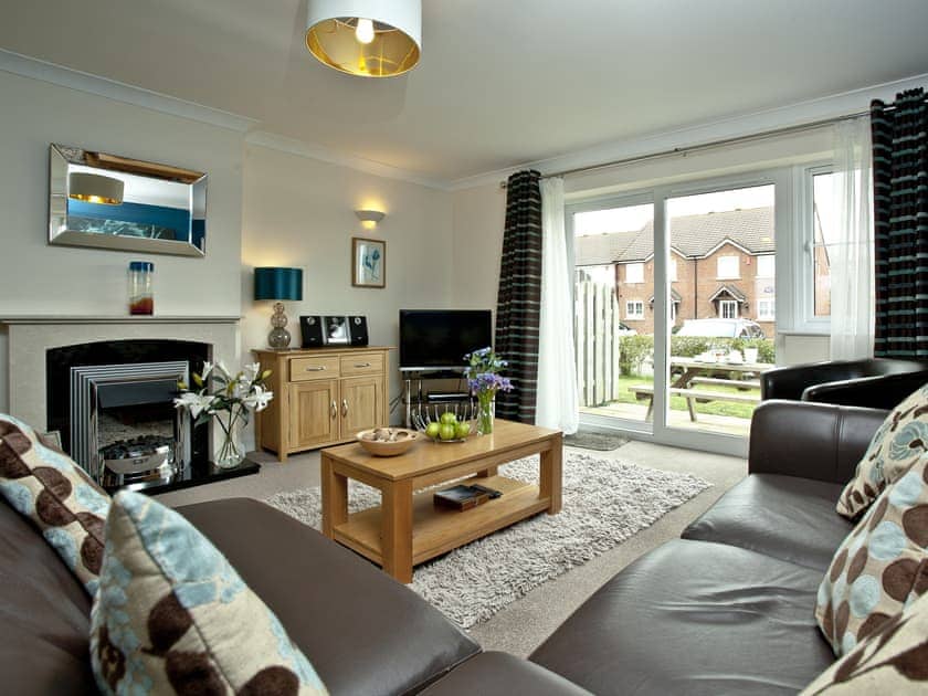 Living area | Butterburr Lodge - Lakeview Holiday Cottages, Bridgwater