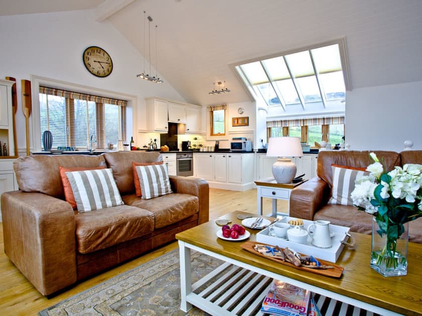 Wonderful light and airy living space | 2 Edith Mews - Prospect House, Hallsands