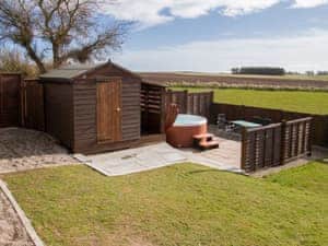 Delightful secluded garden area with private hot tub | Sheaf Dale, Portmahomack, near Tain