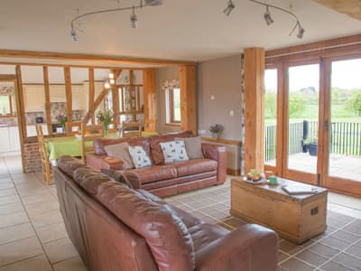 Light and airy living area | Henry’s Barn - Old Hall Farm Cottages, Walpole, near Halesworth