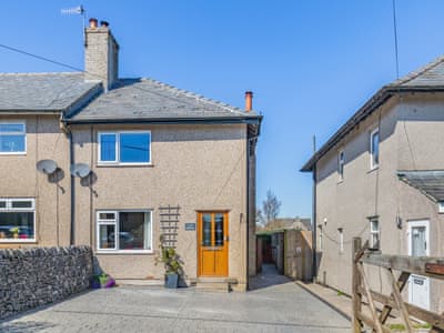 Delightful cottage | Meadow View, Peak Dale, near Buxton