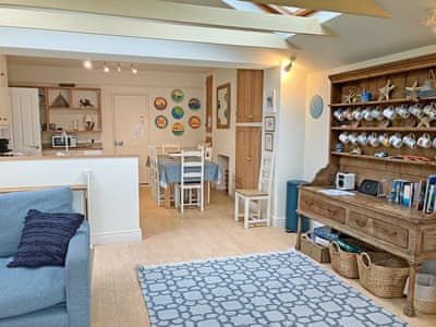 Light and airy open plan living space | Church Street 23, Salcombe