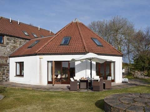 Beautiful semidetached cottage in rural Fife | The Roundel, Balmullo, near St Andrews