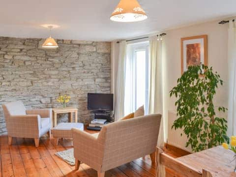 Delightful wooden-floored living dining room | Little Lookover, Porth, near Newquay