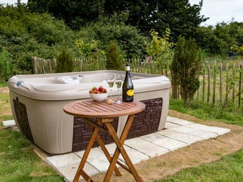 Hot tub | Bay - Buttercup Barn Retreats, Wootton Bridge