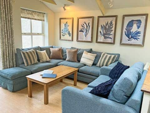 Light and airy open plan living space | Church Street 23, Salcombe