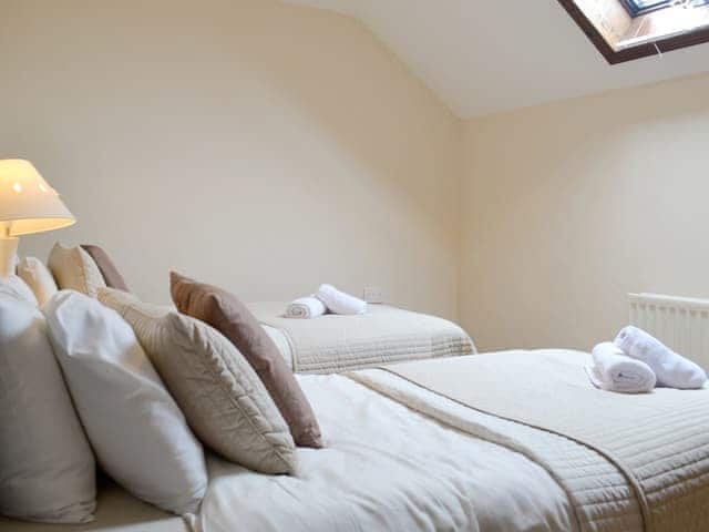 Light and airy twin bedroom | The Gingang - West Bridge End, Frosterley, near Bishop Auckland