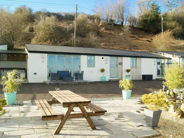 Wonderful holiday home with hot tub | The Outlook - Underwood Farm, Stroat, near Chepstow