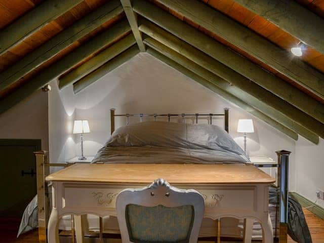 Kingsize double bedroom | Lucy&rsquo;s Lodge - Doddick Farm Cottages, Threlkeld, near Keswick