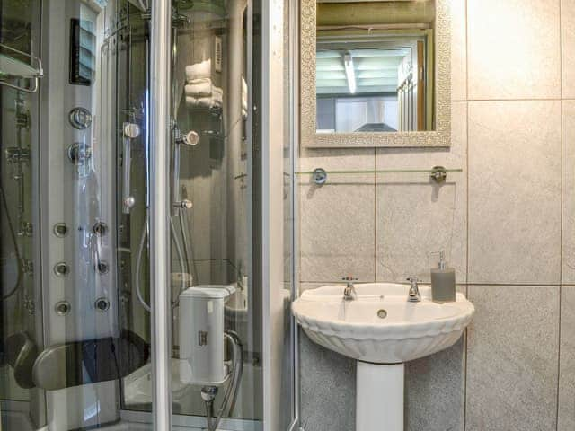 Luxurious shower room | Lucy&rsquo;s Lodge - Doddick Farm Cottages, Threlkeld, near Keswick