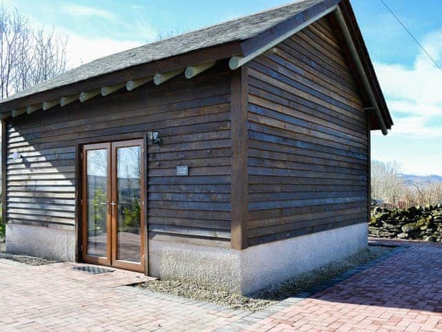 Wonderful detached timber holiday home | Lucy&rsquo;s Lodge - Doddick Farm Cottages, Threlkeld, near Keswick