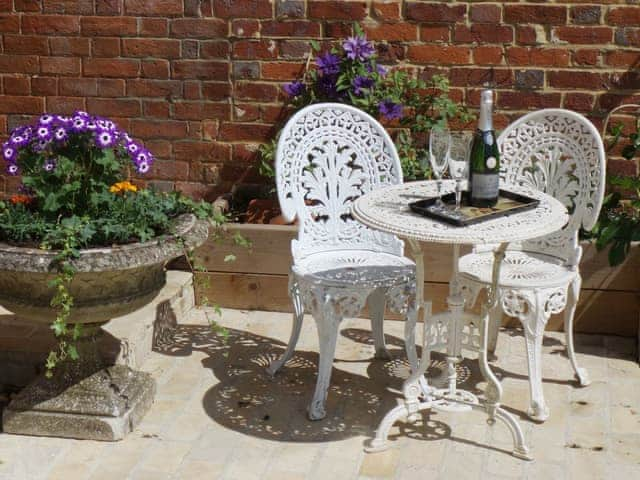 Sitting out area | The Cart Shed, Turville, near Henley-on-Thames