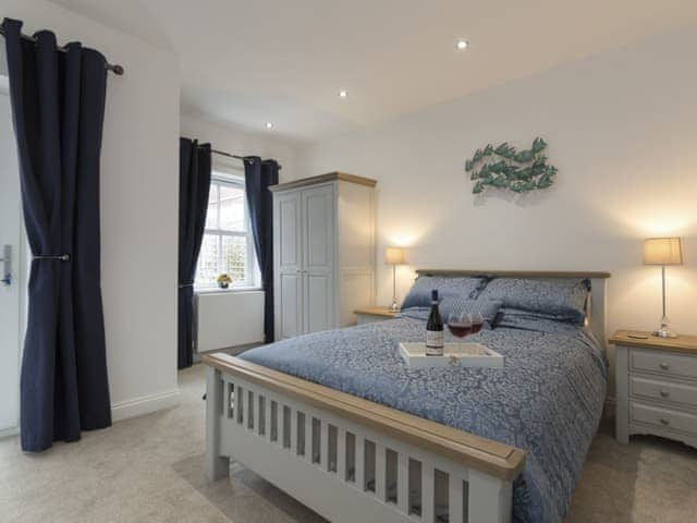 Double bedroom with en-suite | A Stone&rsquo;s Throw, Whitby