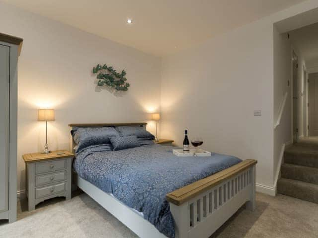 Double bedroom with en-suite | A Stone&rsquo;s Throw, Whitby