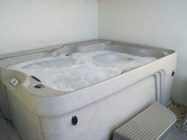 Private hot tub for 6 | The Retreat - Underwood Farm, Stroat, near Chepstow