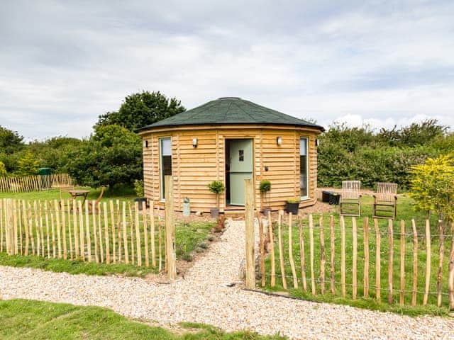 Exterior | Bay - Buttercup Barn Retreats, Wootton Bridge