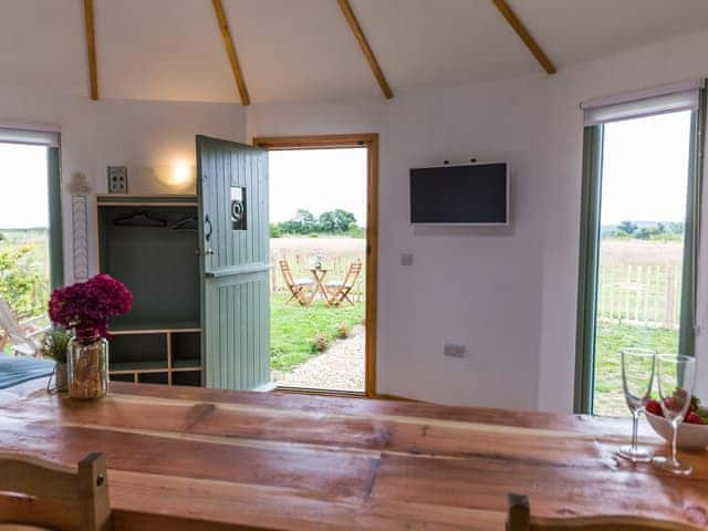 Interior | Bay - Buttercup Barn Retreats, Wootton Bridge