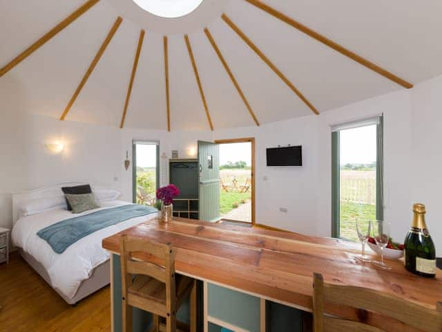 Interior | Bay - Buttercup Barn Retreats, Wootton Bridge